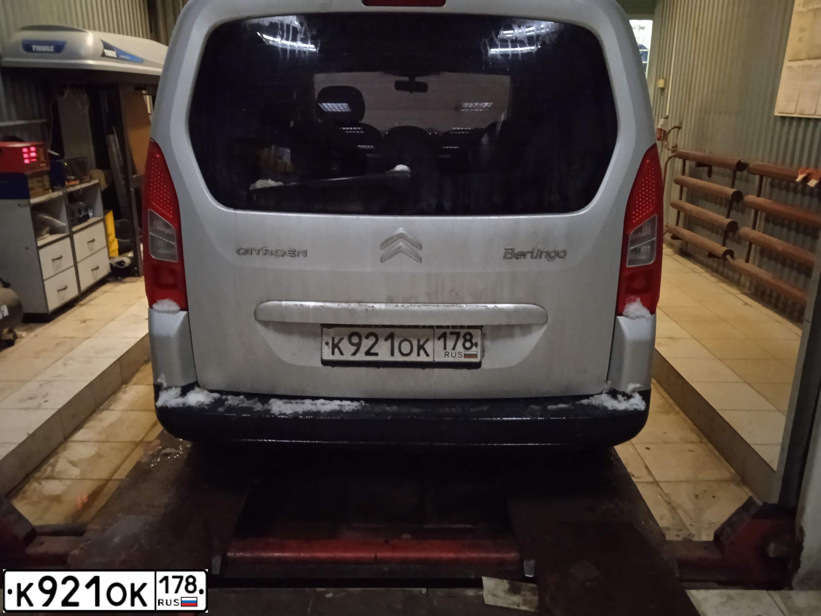 Фото автомобиля CITROEN BERLINGO, 2009 — госномер О771АС98. Цвет: СЕРЕБРИСТЫЙ
