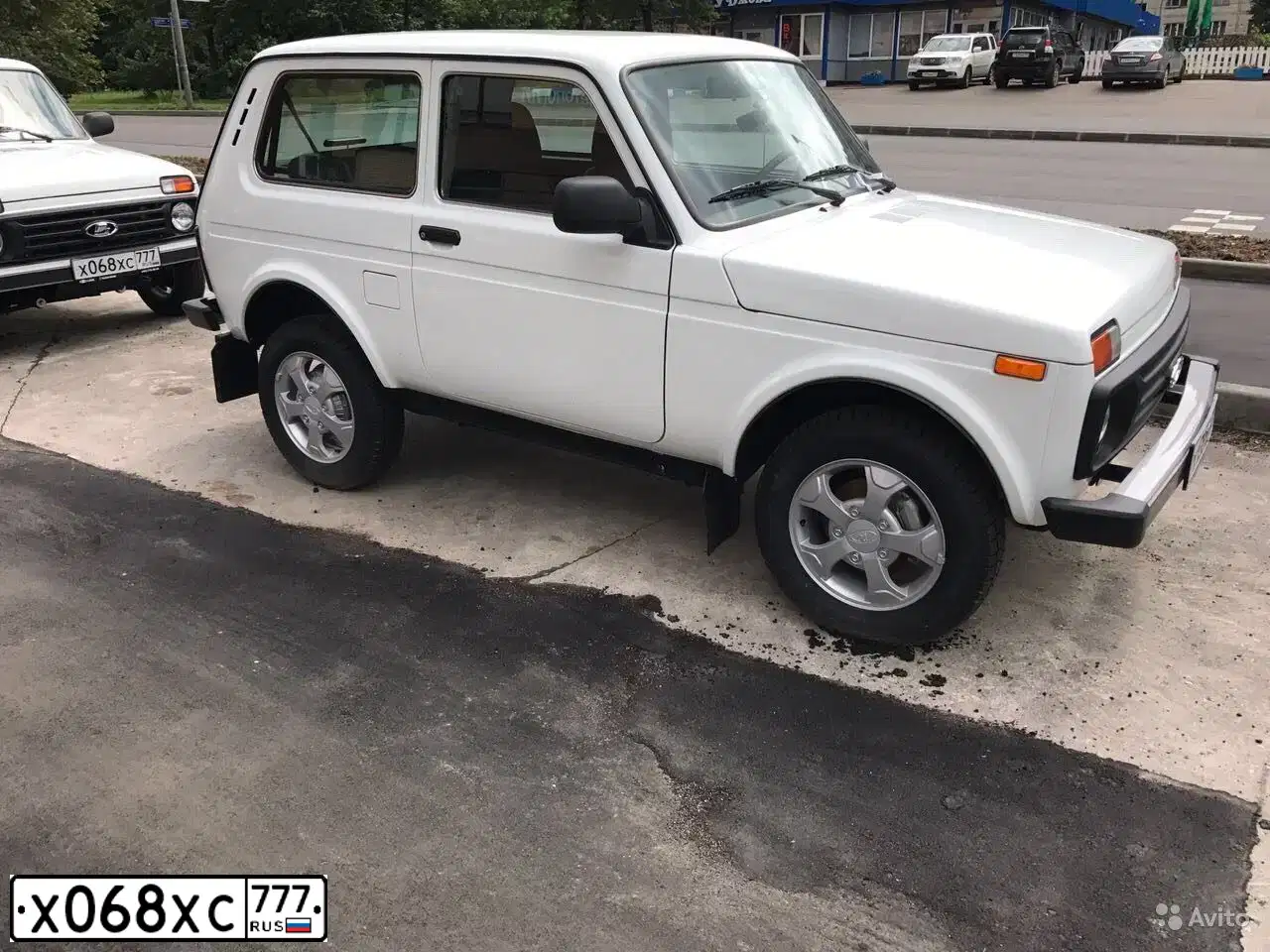 Фото автомобиля LADA 2121 NIVA, 2017 — госномер У276КХ790. Цвет: Белый