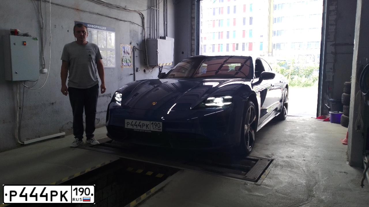 Фото автомобиля BMW SERIE 4, 2015 — госномер Е546АС977. Цвет: синий