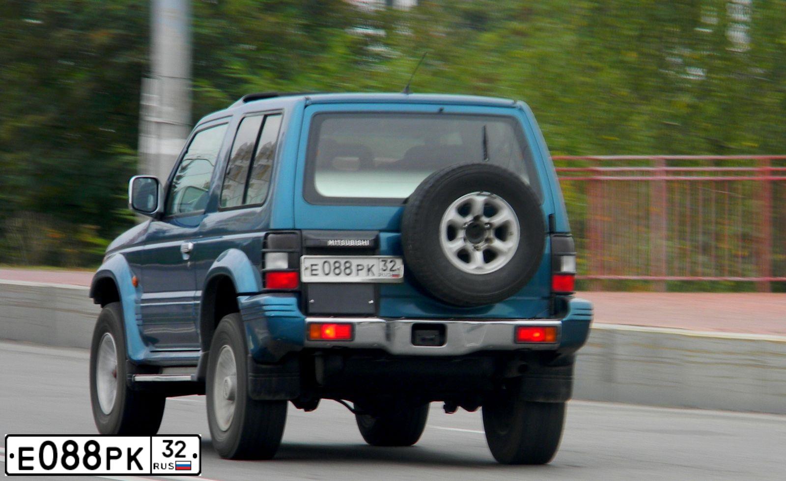 Фото автомобиля MITSUBISHI PAJERO, 1998 — госномер У178РХ193. Цвет: ЧЕРНЫЙ