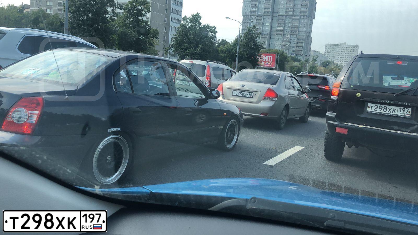 Фото автомобиля MITSUBISHI MONTERO, 2001 — госномер Р373РМ177. Цвет: ЧЕРНЫЙ