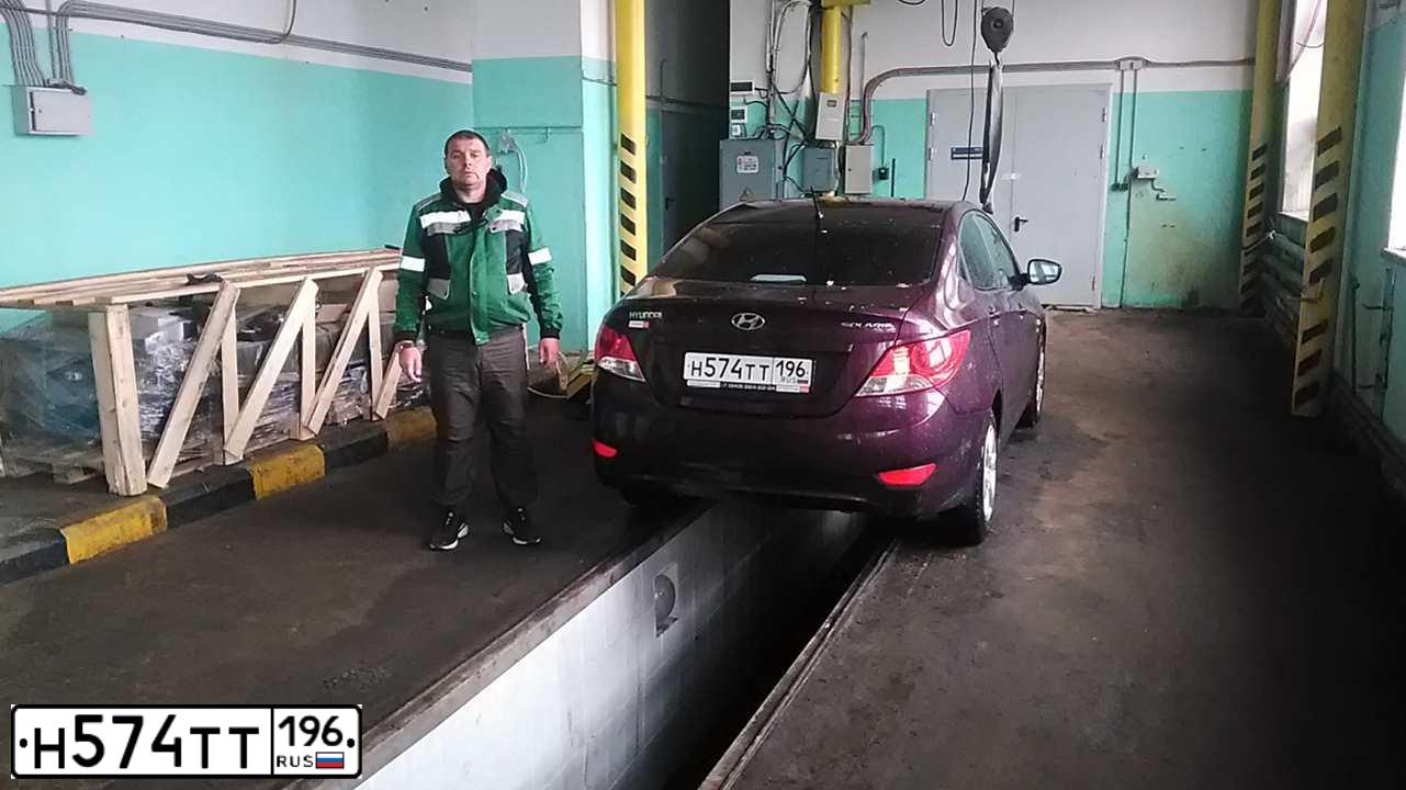 Фото автомобиля HYUNDAI SOLARIS, 2013 — госномер С767АА196. Цвет: ТЕМНО-ФЕОЛЕТОВЫЙ