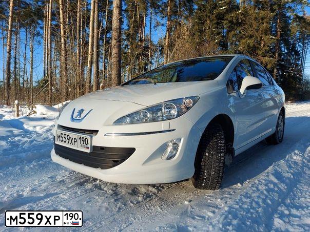 Фото автомобиля PEUGEOT 408, 2012 — госномер Е212СЕ790. Цвет: Белый