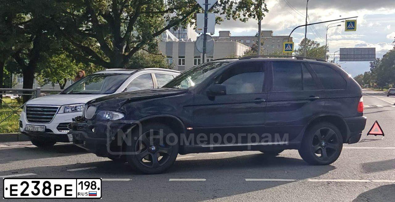 Фото автомобиля LANDROVER RANGE ROVER, 2011 — госномер В610ТМ16. Цвет: Белый