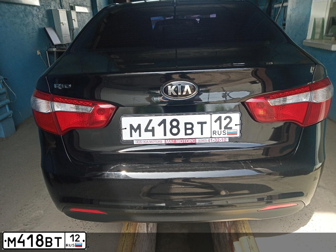 Фото автомобиля KIA RIO, 2014 — госномер М418ВТ12. Цвет: ЧЕРНЫЙ