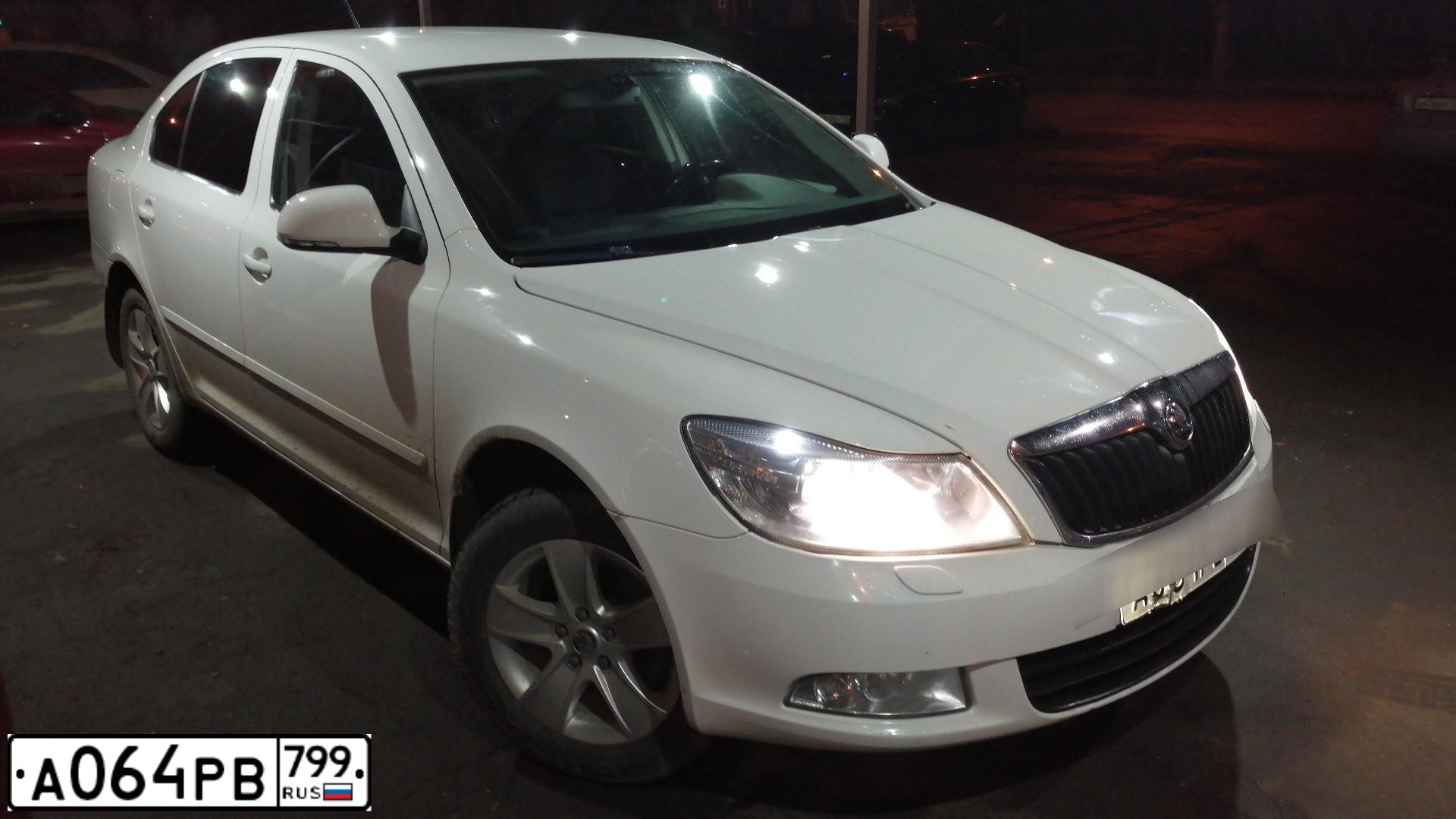 Фото автомобиля SKODA OCTAVIA, 2011 — госномер К001СС68. Цвет: Белый