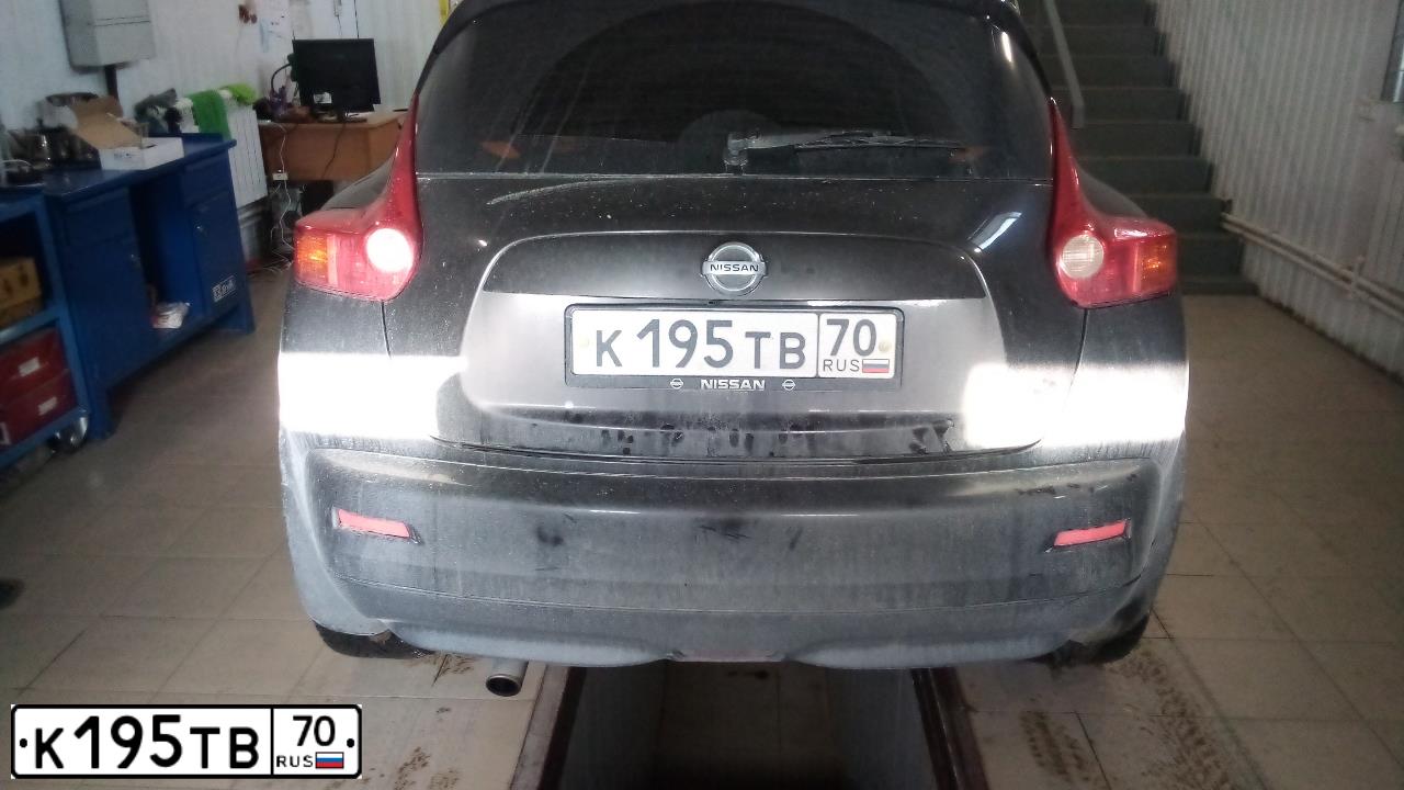 Фото автомобиля NISSAN JUKE, 2011 — госномер К195ТВ70. Цвет: ТЕМНО-КОРИЧНЕВЫЙ