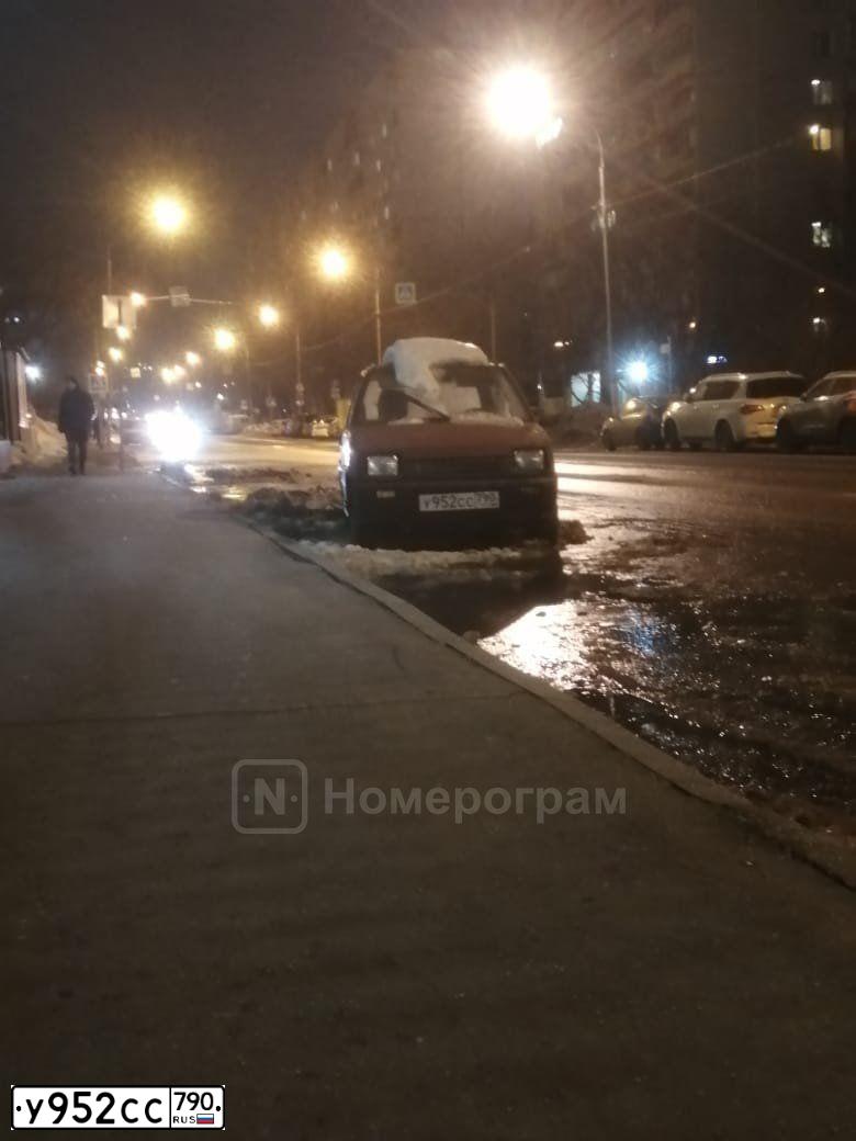 Фото автомобиля SEAZ OKA, 1999 — госномер У952СС790. Цвет: Красный