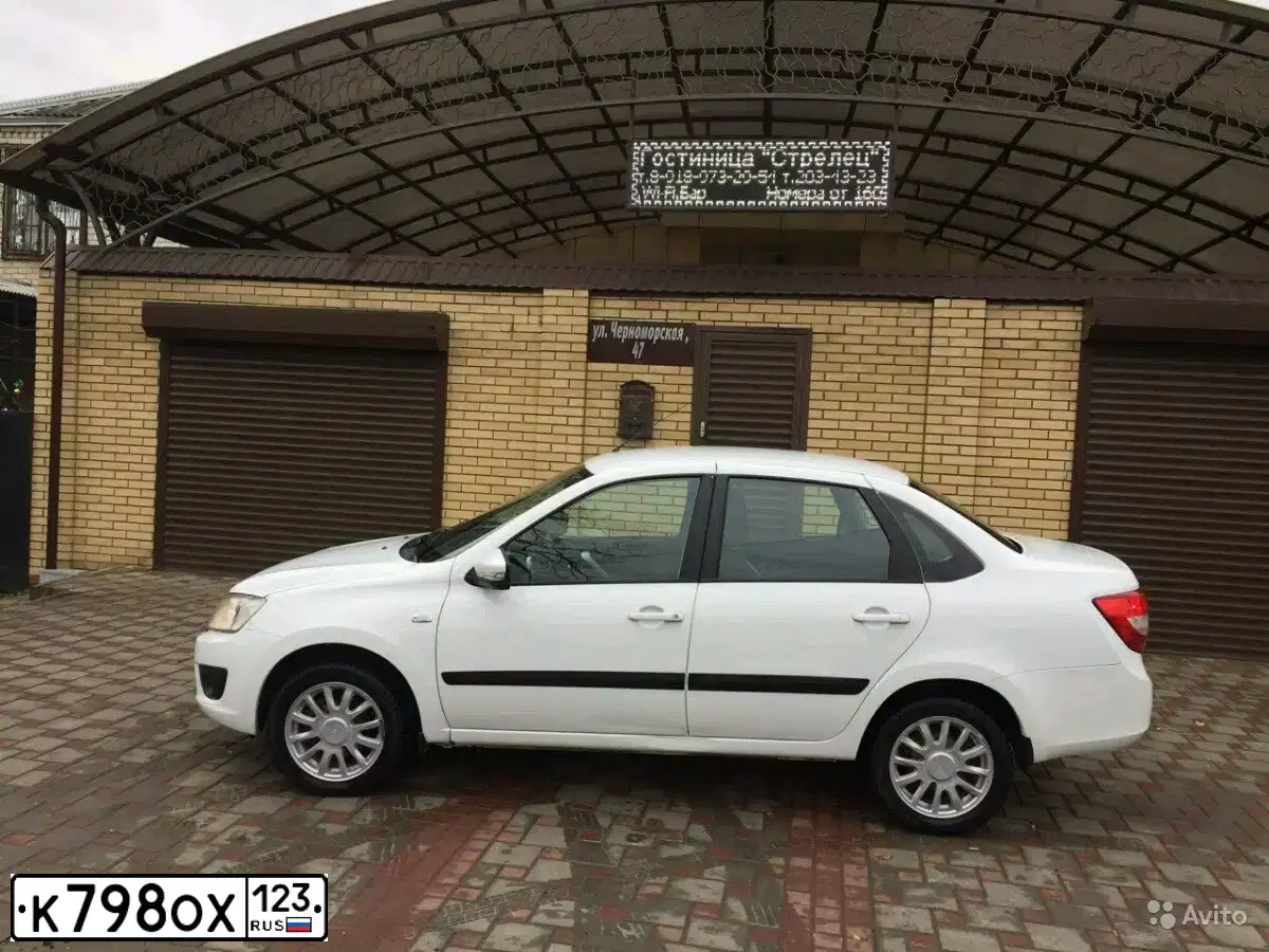 Фото автомобиля LADA 2190 GRANTA, 2015 — госномер Р956МН07. Цвет: Белый