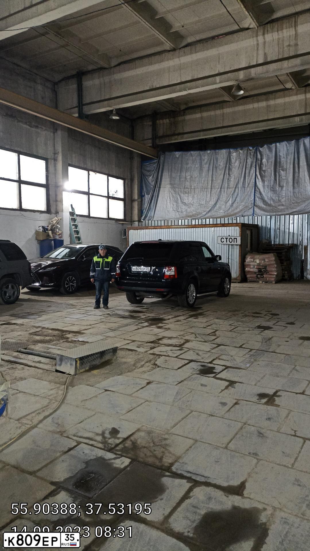 Фото автомобиля LAND ROVER RANGE ROVER, 2008 — госномер В604ТО790. Цвет: Темно-синий