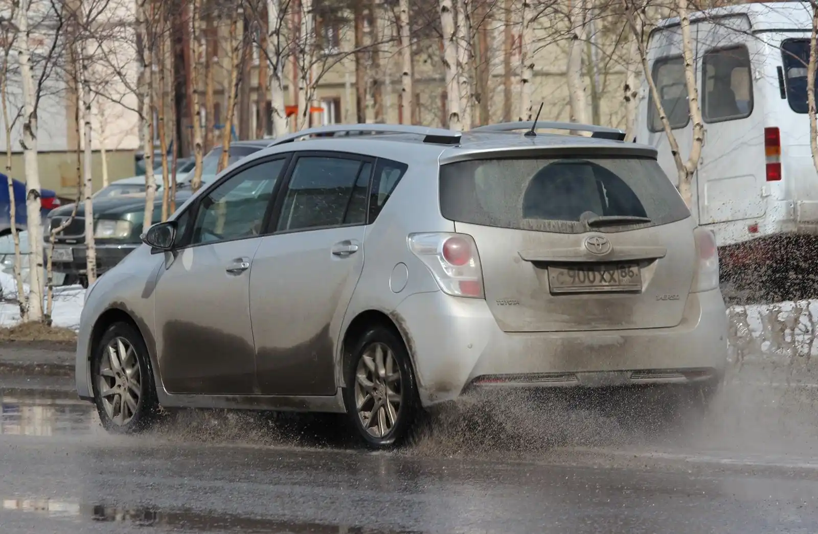Фото автомобиля TOYOTA VERSO, 2013 — госномер С900ХХ86. Цвет: СЕРЕБРИСТЫЙ