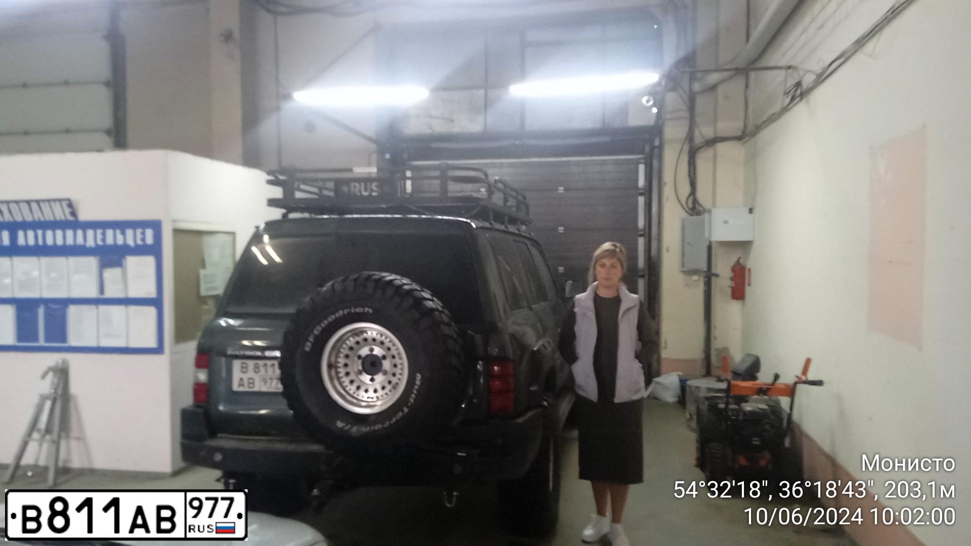 Фото автомобиля NISSAN PATROL, 2002 — госномер В811АВ977. Цвет: СЕРО-ЗЕЛЕНЫЙ
