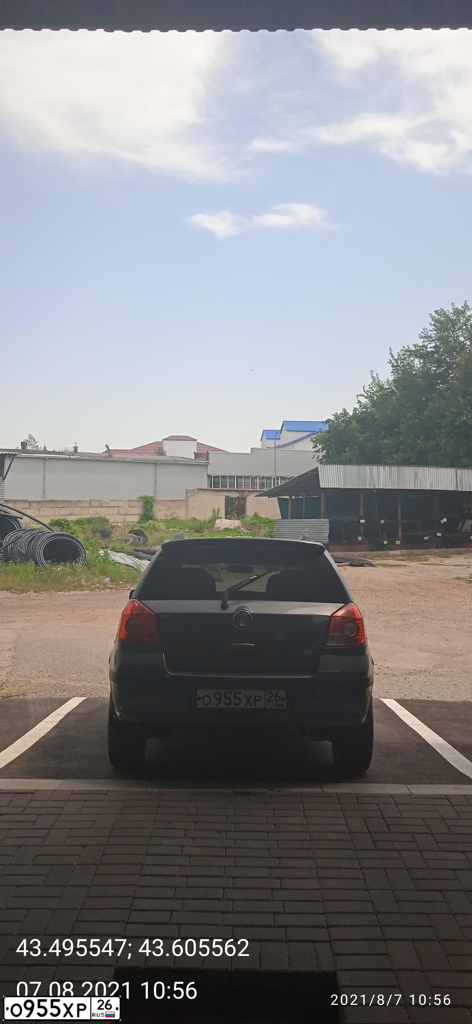 Фото автомобиля GEELY MK CROSS, 2013 — госномер М049КТ07. Цвет: СТАЛЬНОЙ (СЕРЫЙ)