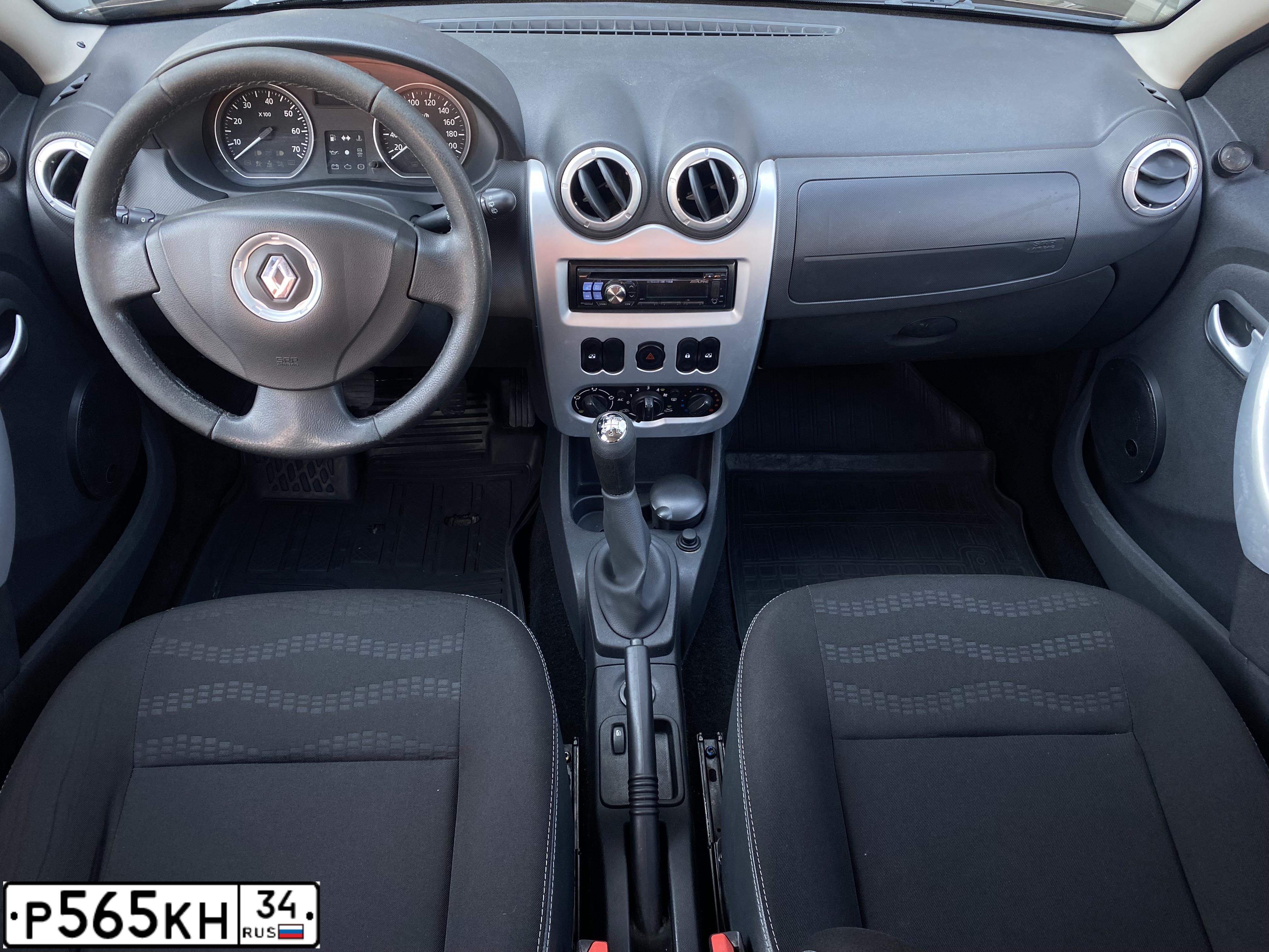 Фото автомобиля RENAULT SANDERO, 2013 — госномер О822ЕЕ134