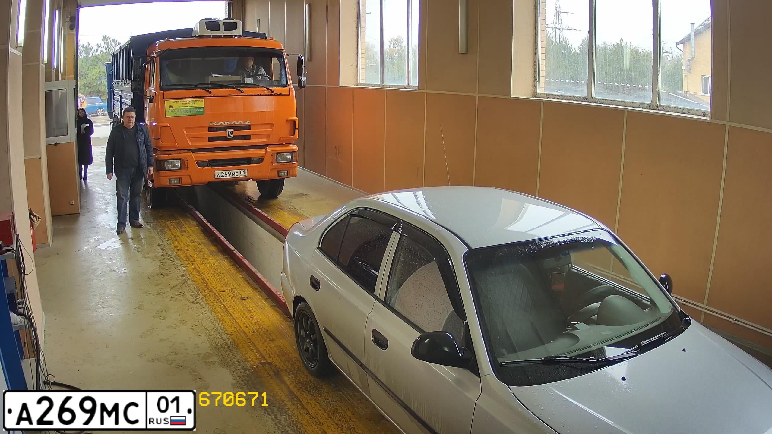 Фото автомобиля KAMAZ 65115 /6X4/, 2012 — госномер А269МС01. Цвет: Оранжевый