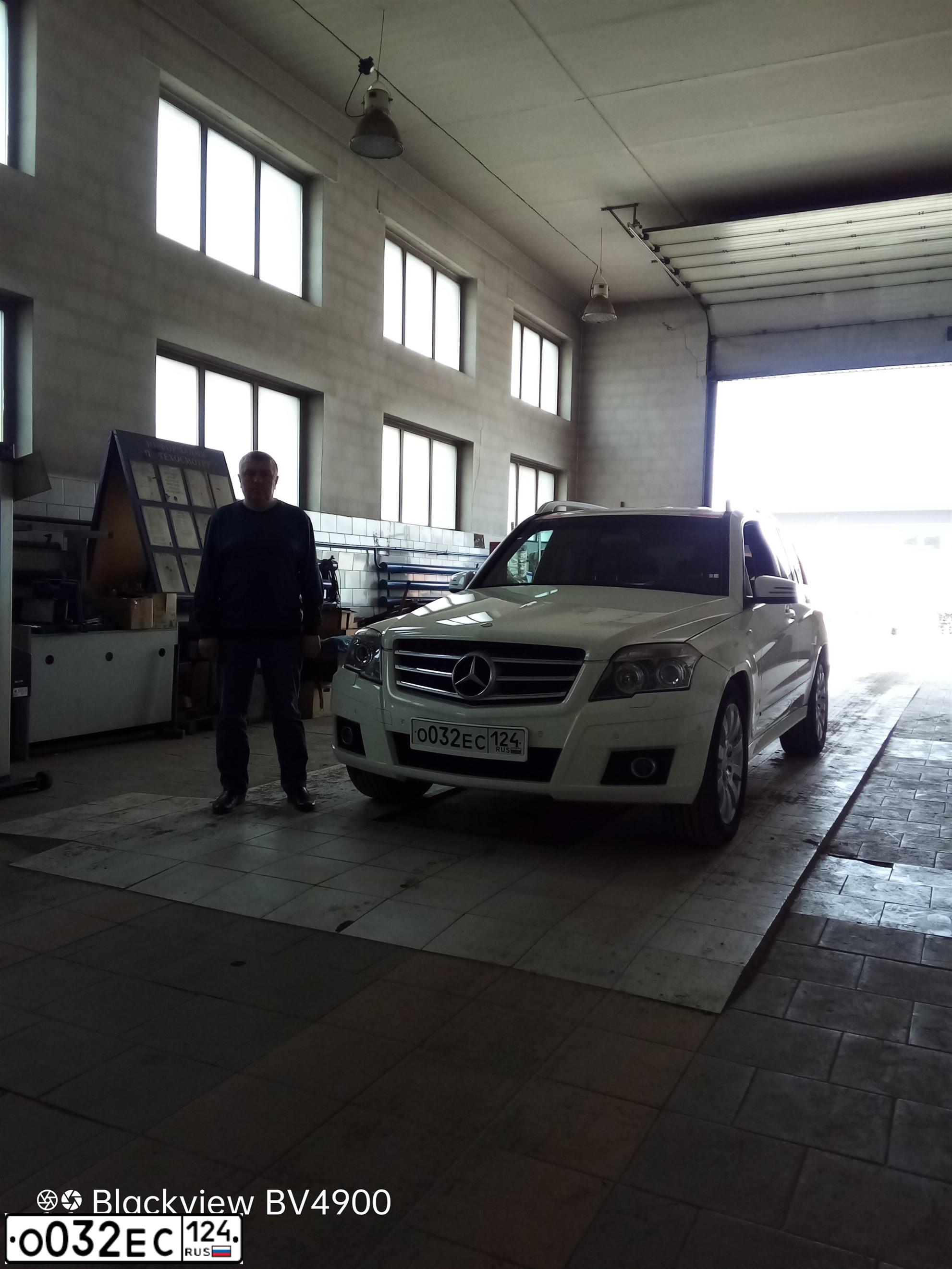 Фото автомобиля MERCEDES GLK-KLASSE, 2011 — госномер О032ЕС124. Цвет: Белый
