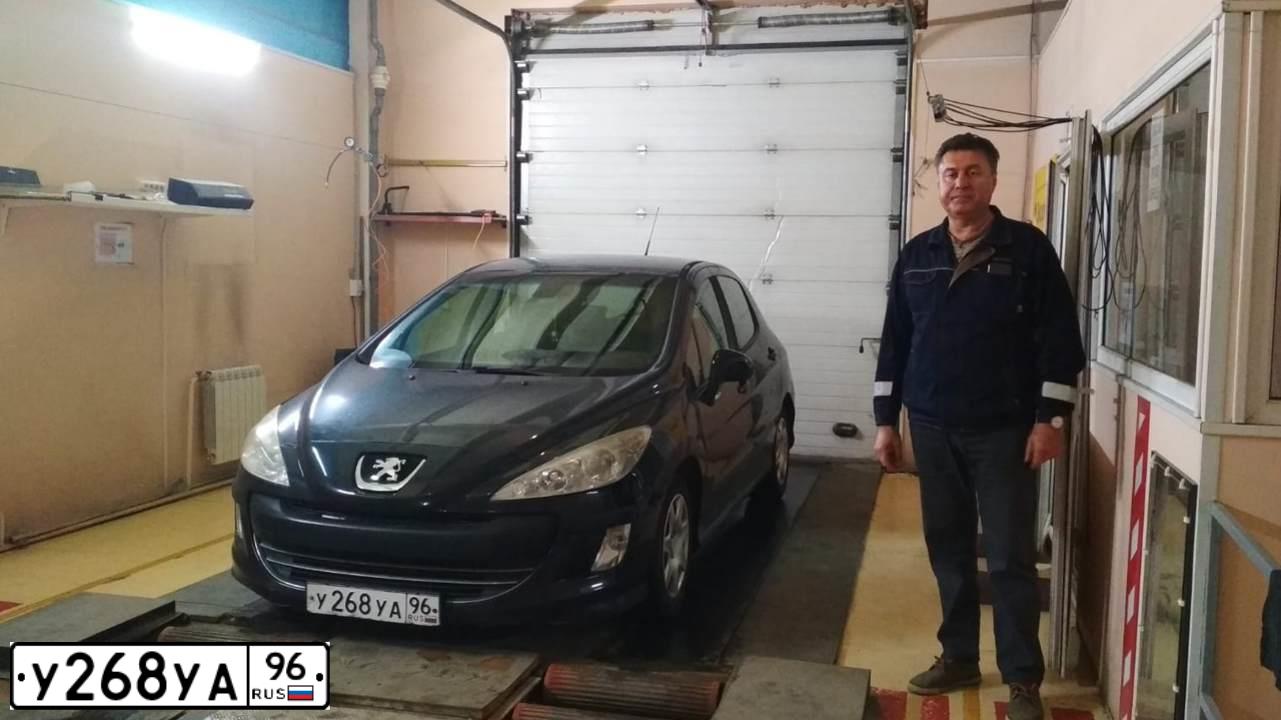 Фото автомобиля PEUGEOT 308, 2008 — госномер У268УА96. Цвет: ЧЕРНЫЙ