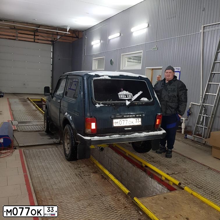Фото автомобиля LADA 2121 NIVA, 2000 — госномер Р322ВУ550. Цвет: сине-зеленый