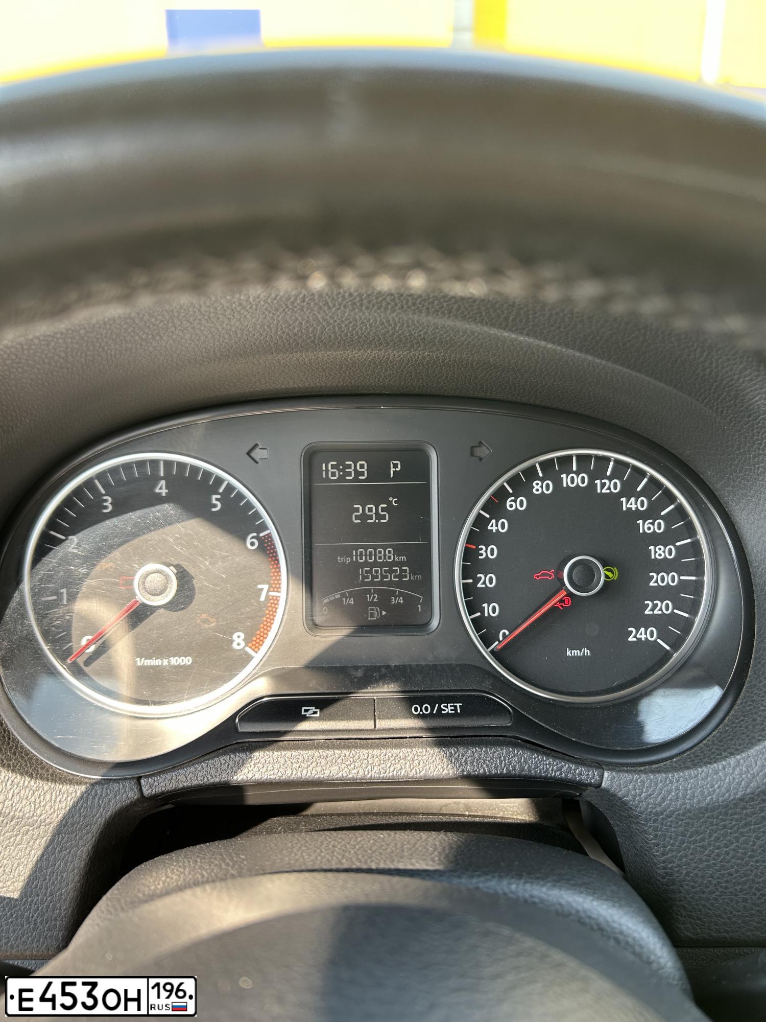 Фото автомобиля VOLKSWAGEN POLO, 2011 — госномер У143ЕМ550