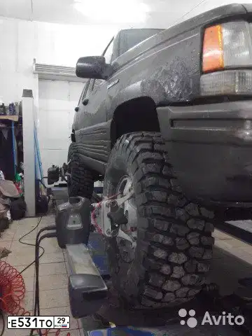 Фото автомобиля JEEP GRAND CHEROKEE, 1993 — госномер С645НВ198. Цвет: ЧЕРНЫЙ