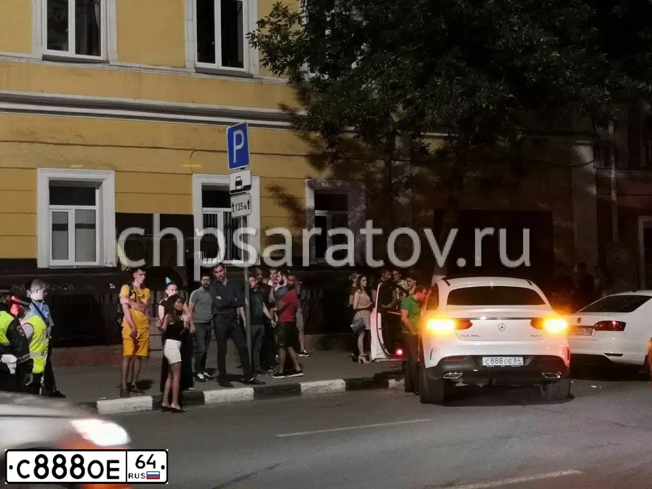 Фото автомобиля BMW X6, 2012 — госномер М503МЕ164. Цвет: БЕЛЫЙ