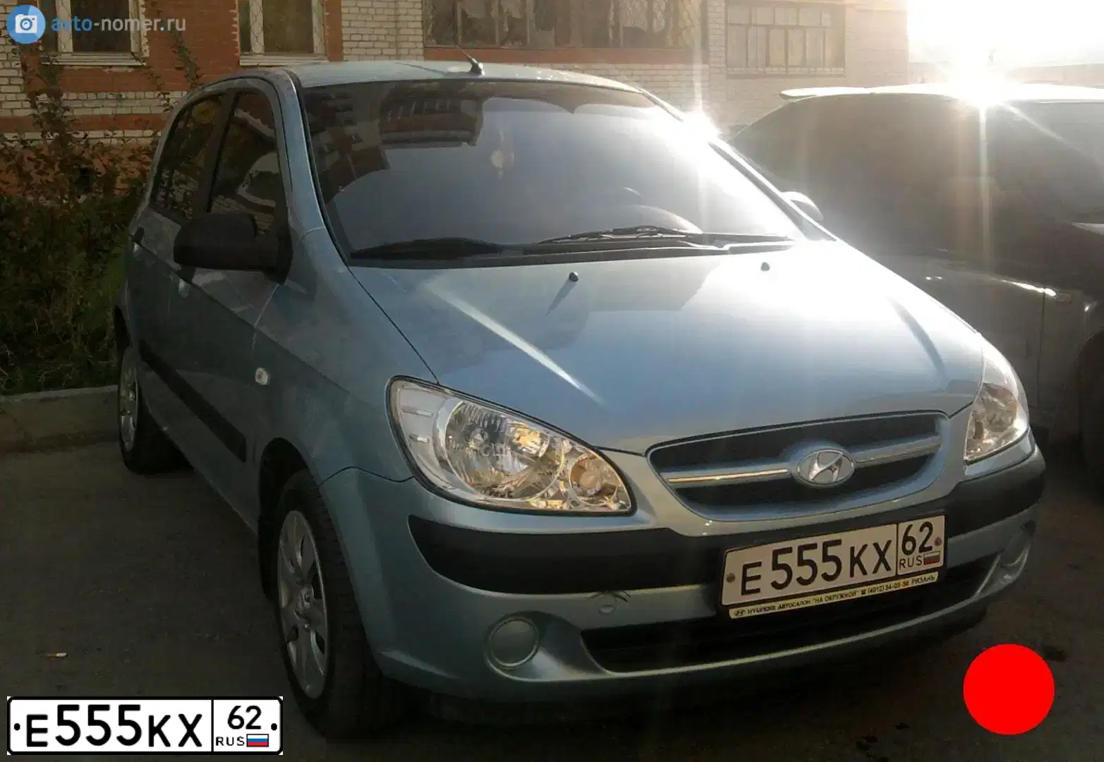 Фото автомобиля NISSAN JUKE, 2012 — госномер Е555КХ62. Цвет: ЧЕРНЫЙ