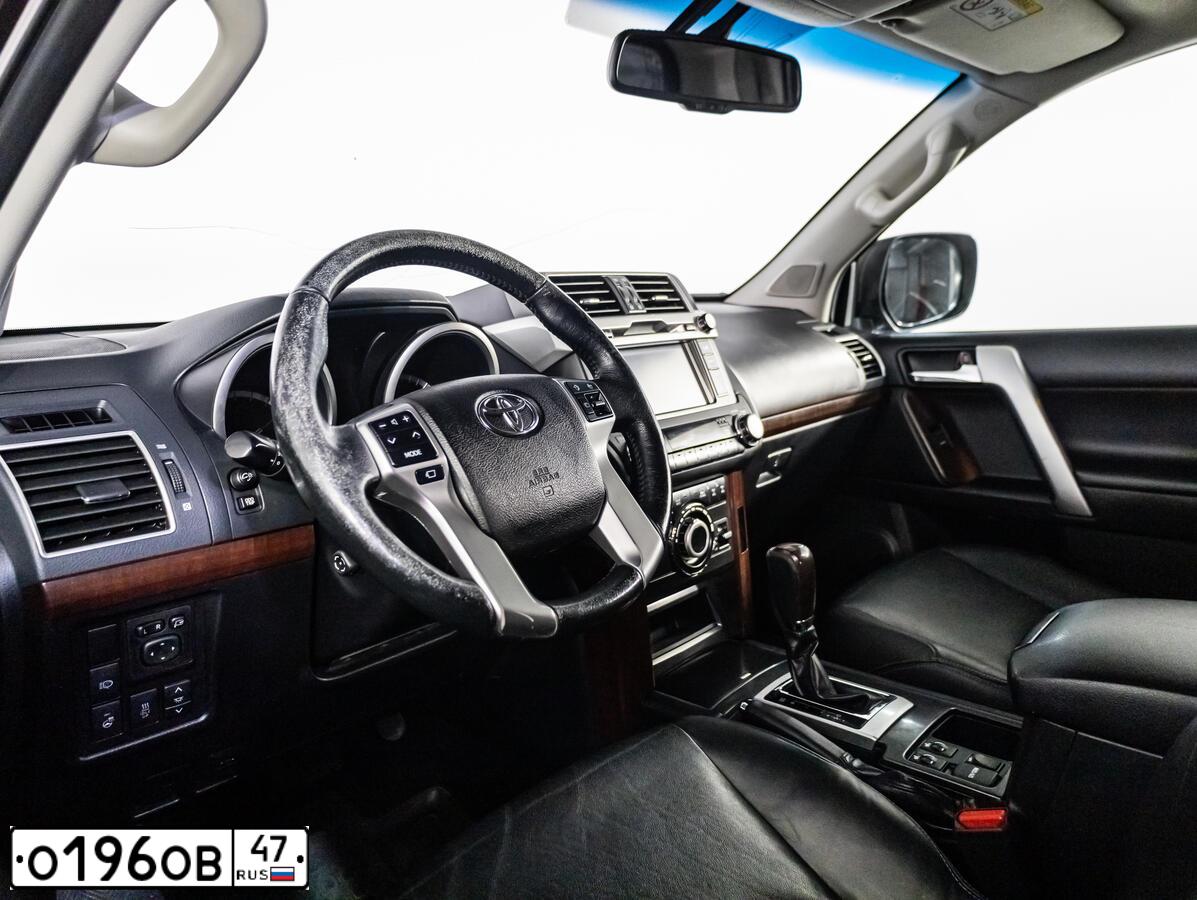 Фото автомобиля TOYOTA LANDCRUISER, 2015 — госномер О196ОВ47. Цвет: ЧЕРНЫЙ