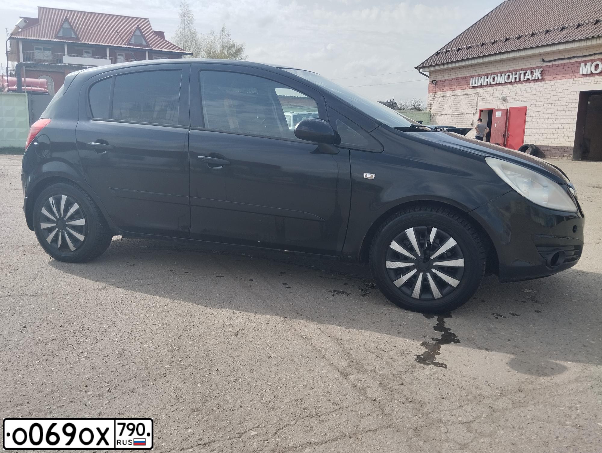 Фото автомобиля OPEL CORSA, 2007 — госномер С426АВ40. Цвет: ЧЕРНЫЙ