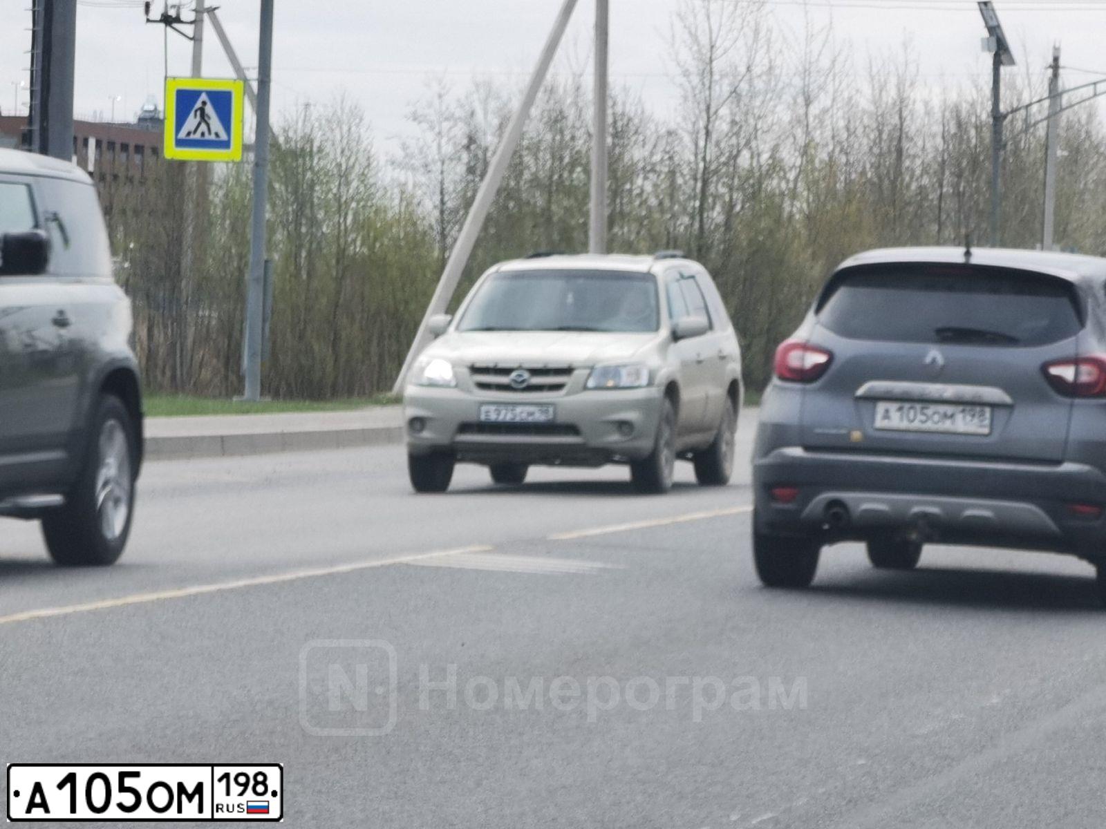 Фото автомобиля RENAULT KAPTUR, 2018 — госномер А105ОМ198. Цвет: ТЕМНО-СЕРЫЙ ЧЕРНЫЙ