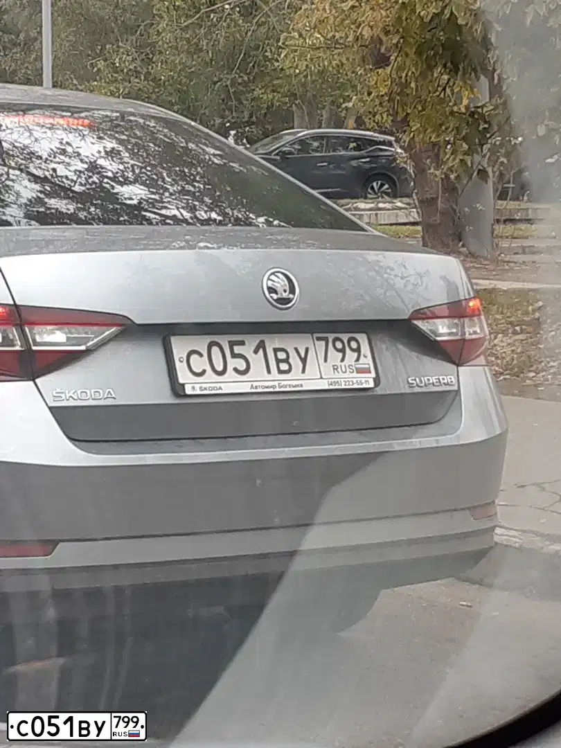 Фото автомобиля SKODA SUPERB, 2018 — госномер С051ВУ799. Цвет: Серый