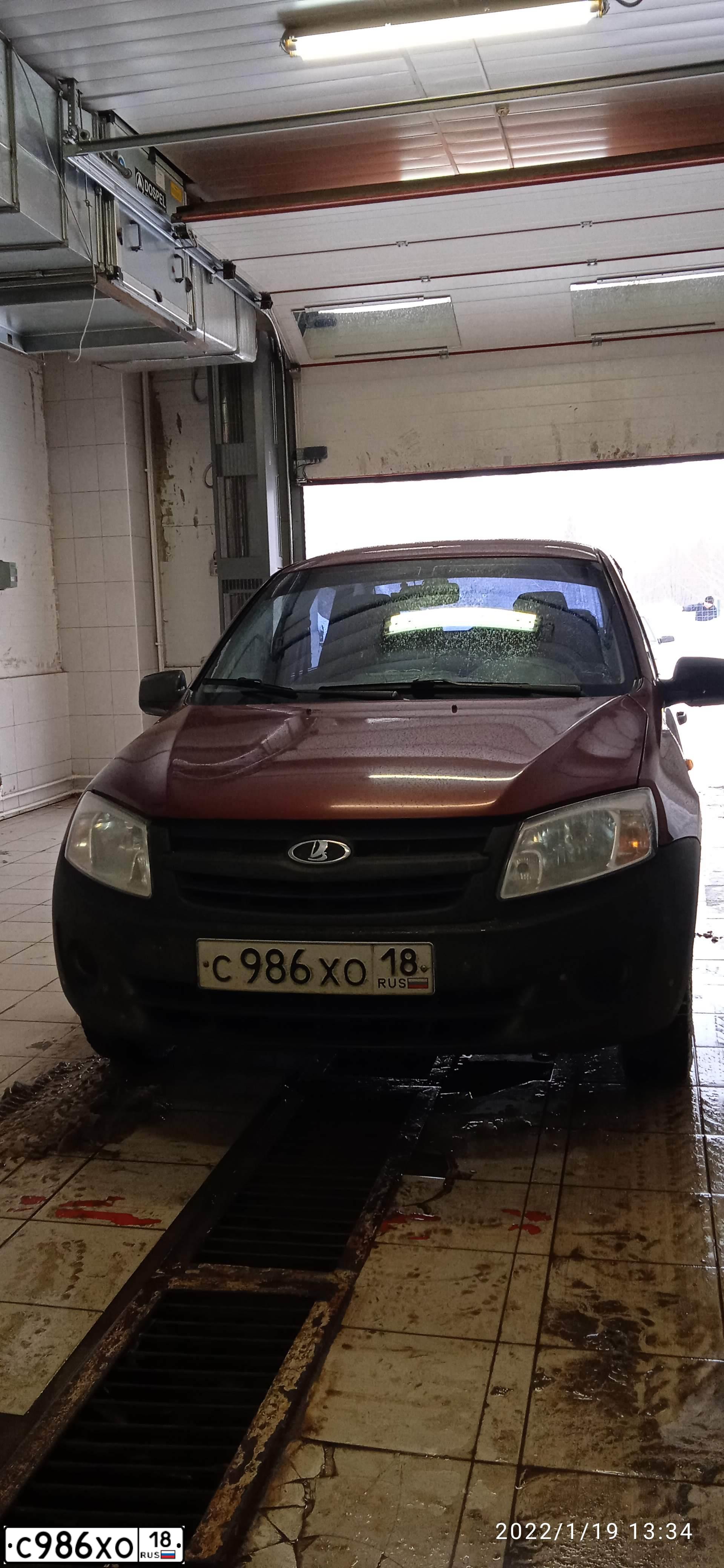Фото автомобиля LADA 2190 GRANTA, 2012 — госномер А026СР147. Цвет: СЕРЕБРИСТО-КРАСНЫЙ