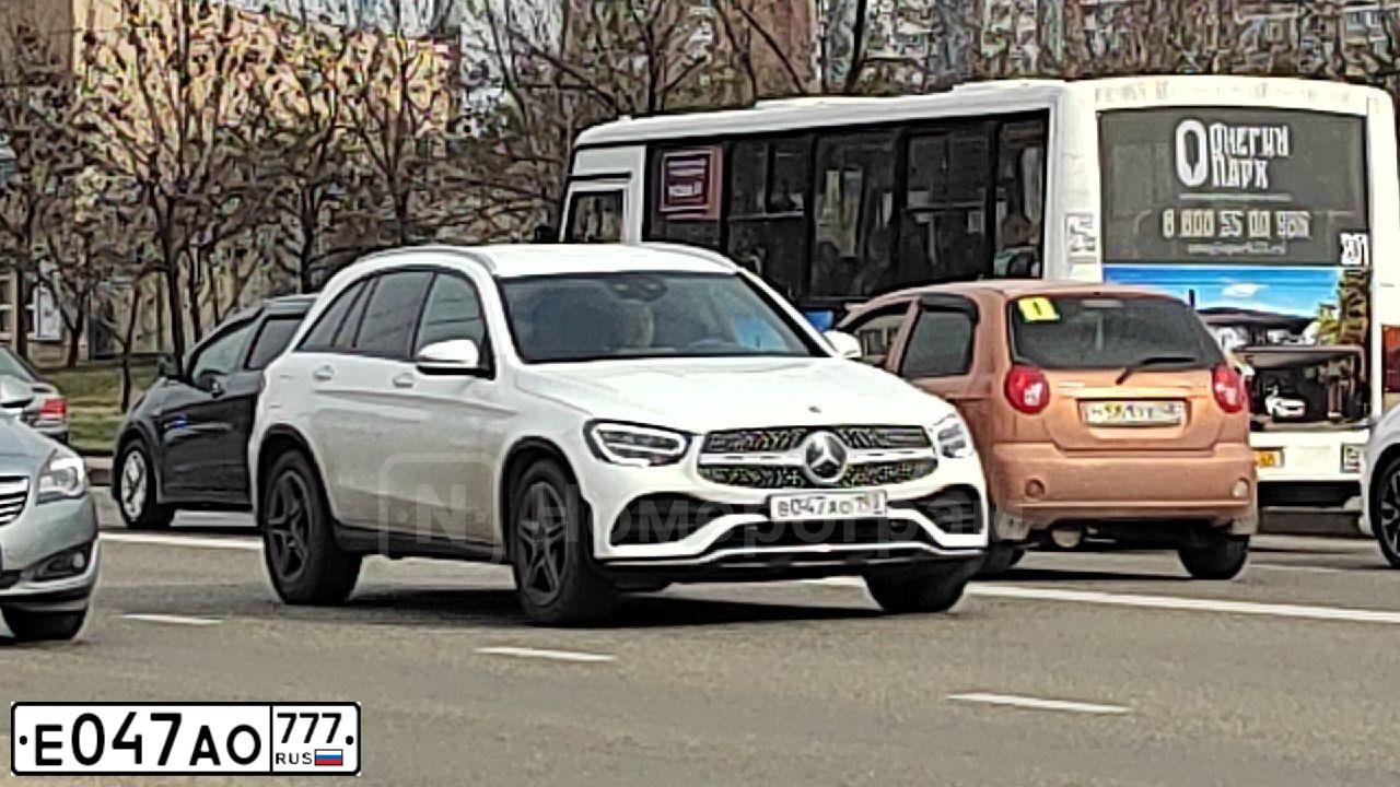Фото автомобиля HYUNDAI TUCSON, 2008 — госномер Е047АО777. Цвет: ЗЕЛЕНЫЙ ТЕМНЫЙ