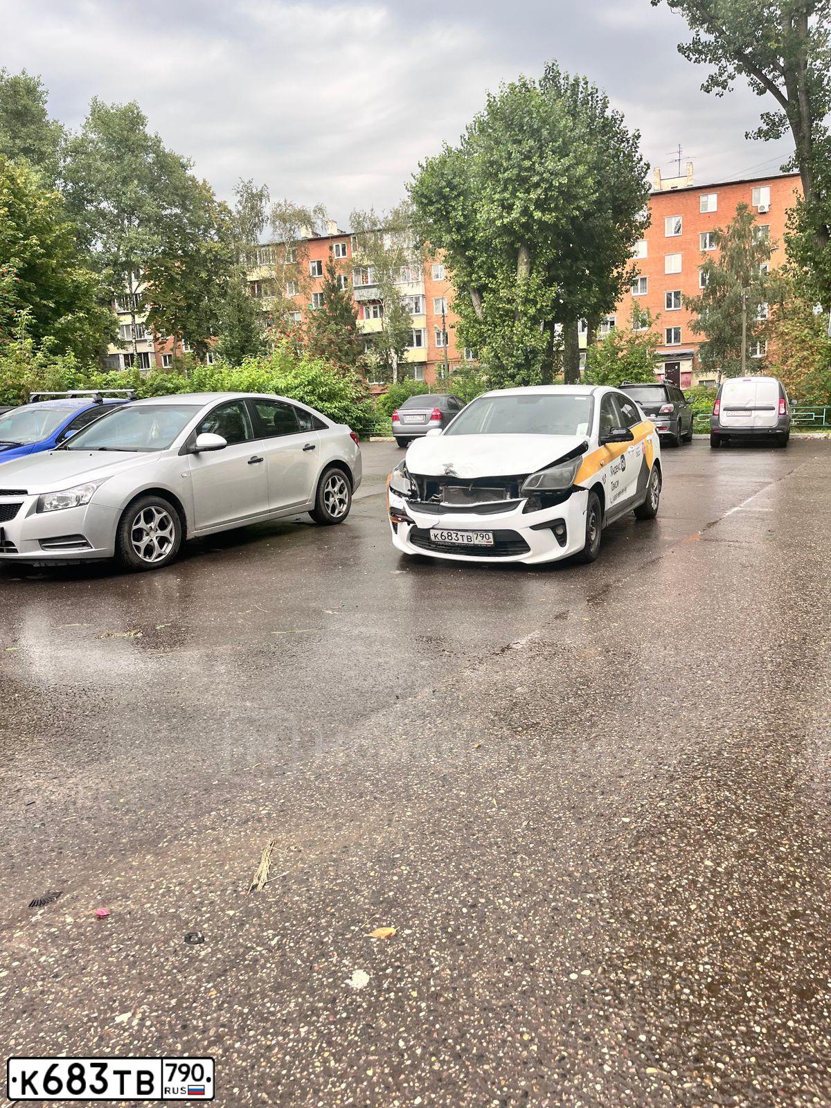 Фото автомобиля KIA RIO, 2018 — госномер К683ТВ790. Цвет: БЕЛЫЙ ЖЕЛТЫЙ СЕРЫЙ