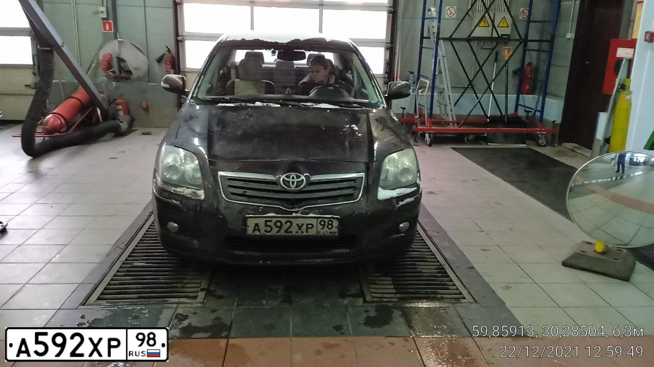 Фото автомобиля TOYOTA AVENSIS, 2008 — госномер А592ХР98. Цвет: ТЕМНО-БОРДОВЫЙ