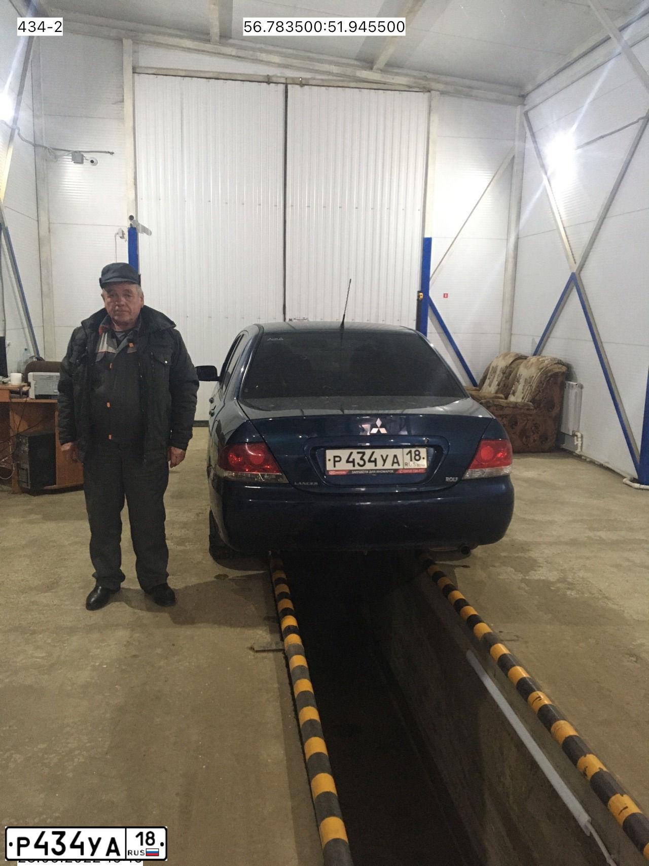 Фото автомобиля MITSUBISHI LANCER, 2005 — госномер Р434УА18. Цвет: синий