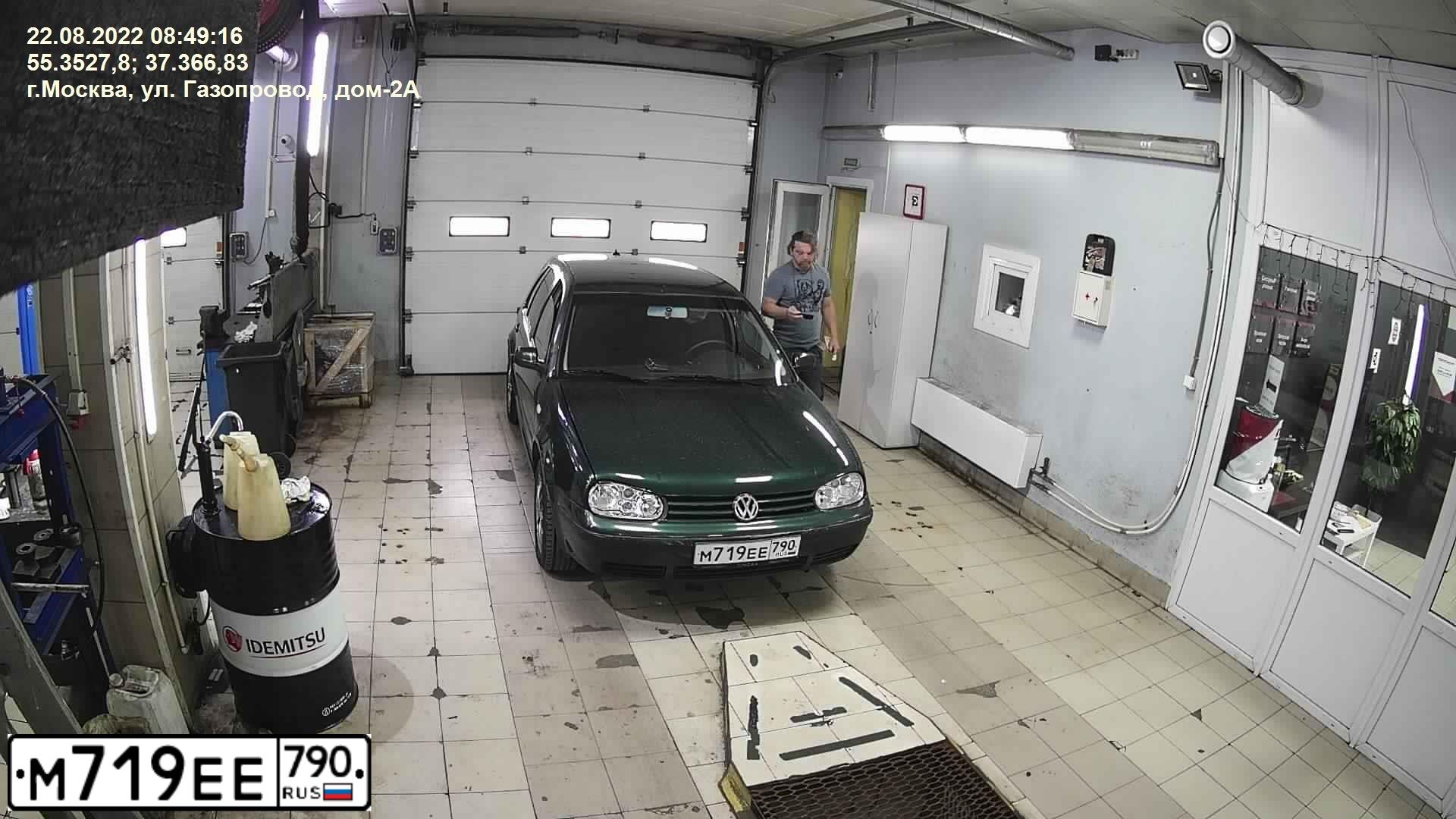 Фото автомобиля VOLKSWAGEN GOLF, 1999 — госномер М719ЕЕ790. Цвет: ЗЕЛЕНЫЙ