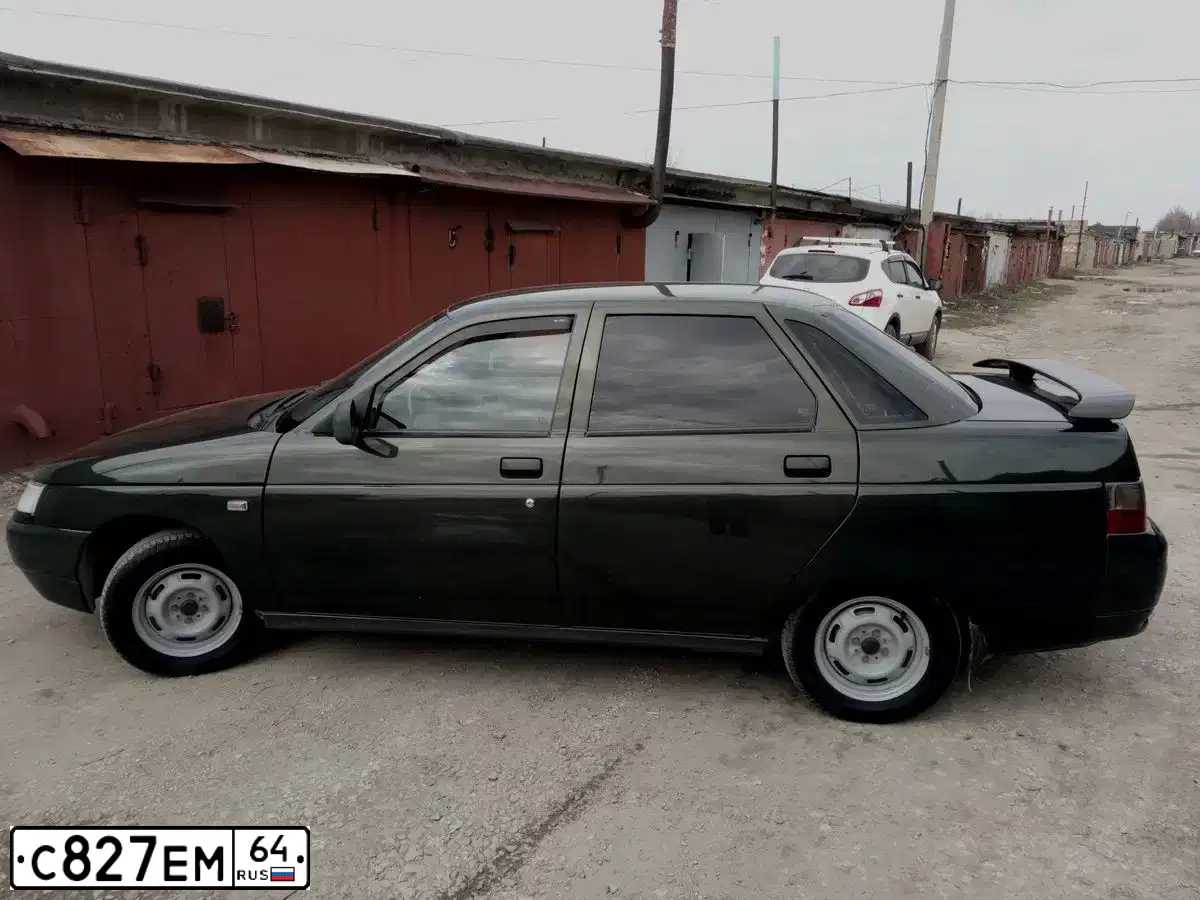 Фото автомобиля VOLKSWAGEN GOLF, 2003 — госномер С827ЕМ64. Цвет: ЧЕРНЫЙ