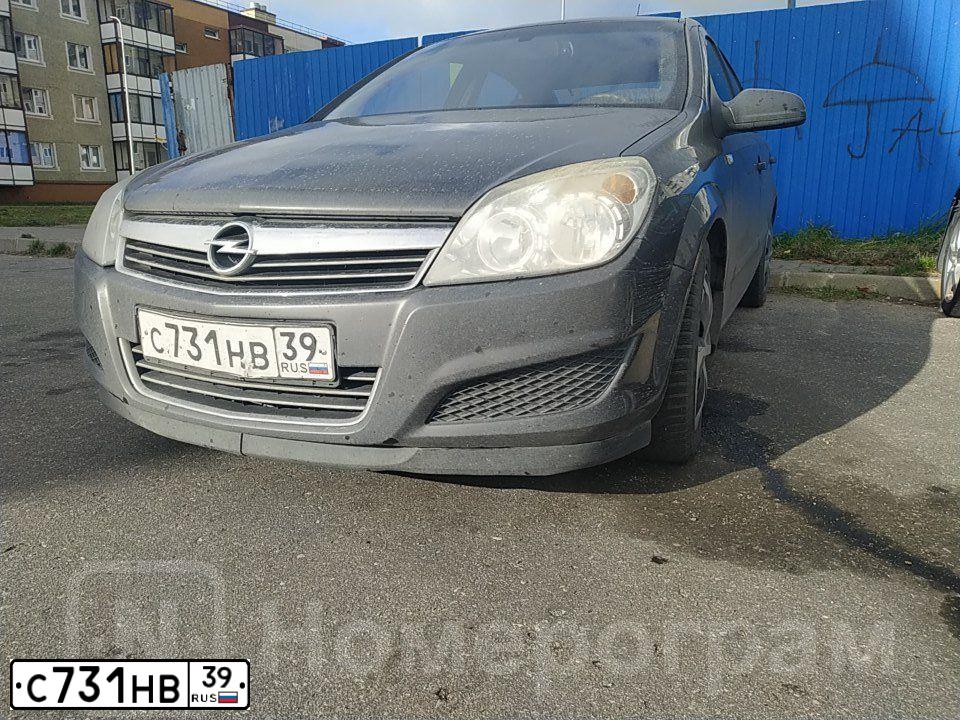 Фото автомобиля OPEL ASTRA, 2008 — госномер У520КМ98. Цвет: СЕРЫЙ