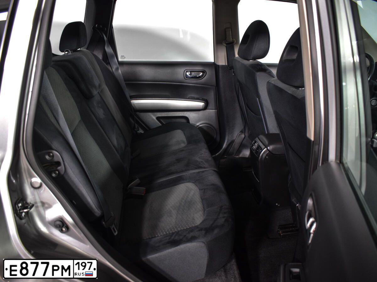 Фото автомобиля NISSAN X-TRAIL, 2011 — госномер Т601КТ790. Цвет: Серый