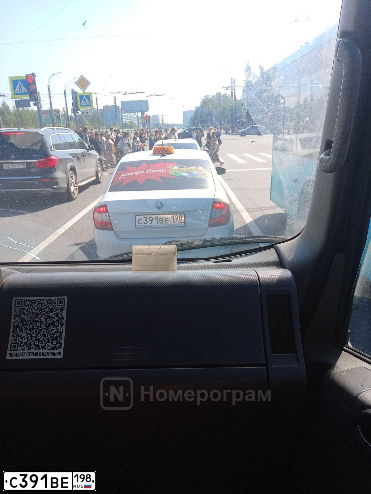 Фото автомобиля SKODA RAPID, 2019 — госномер С391ВЕ198. Цвет: Белый