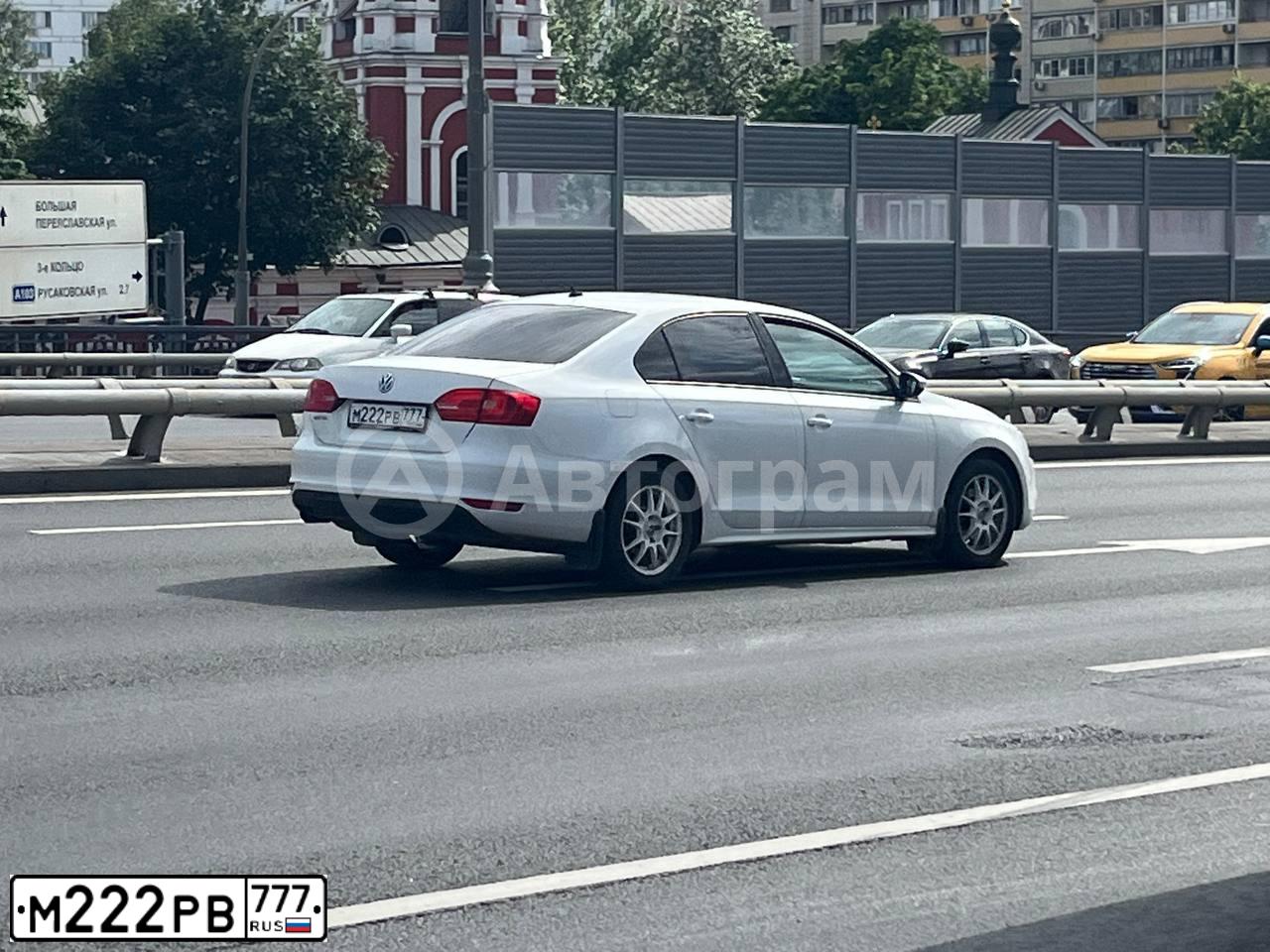 Фото автомобиля VOLKSWAGEN JETTA, 2013 — госномер М222РВ777. Цвет: Белый