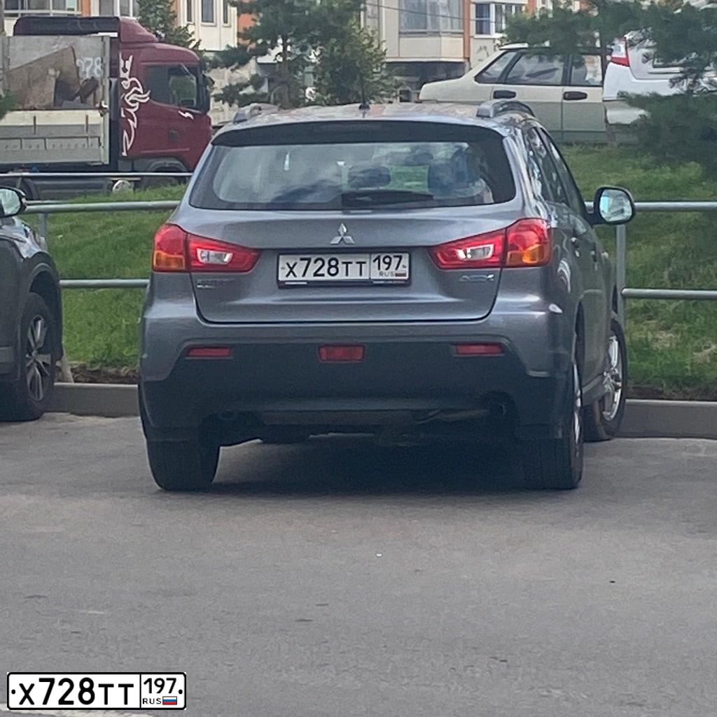 Фото автомобиля MITSUBISHI ASX, 2012 — госномер К511ХХ799. Цвет: СЕРЫЙ