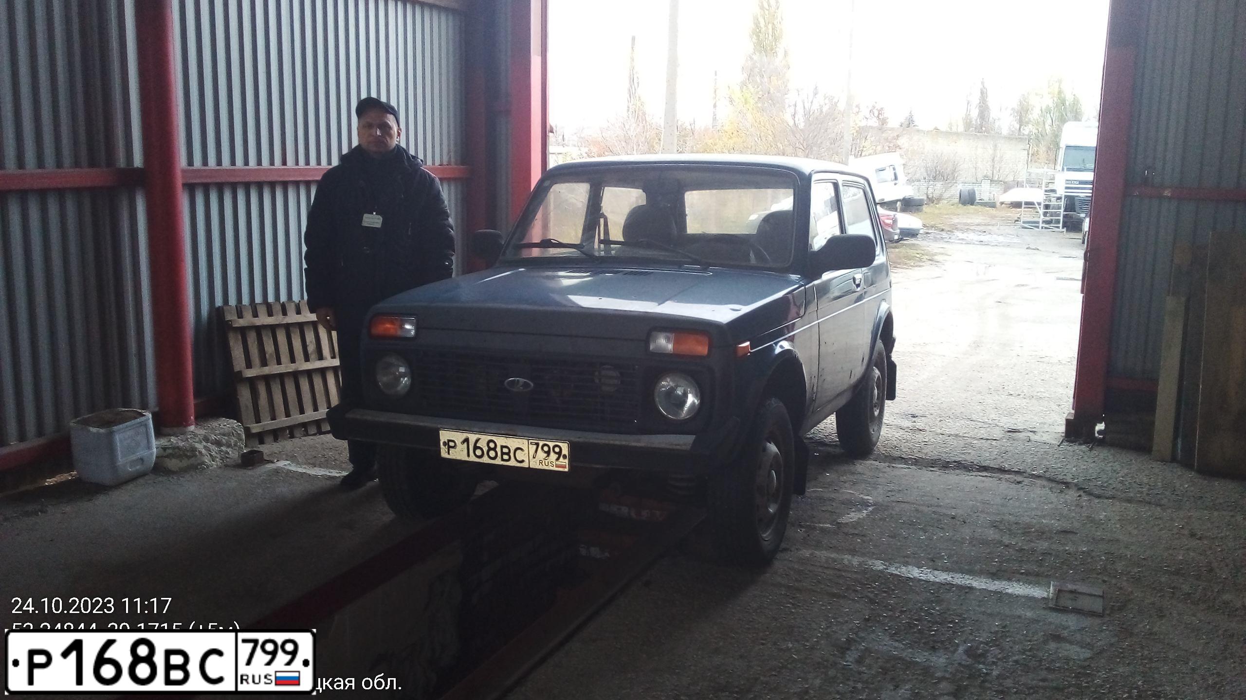 Фото автомобиля LADA 2121 NIVA, 2012 — госномер Х042СК197. Цвет: сине-зеленый