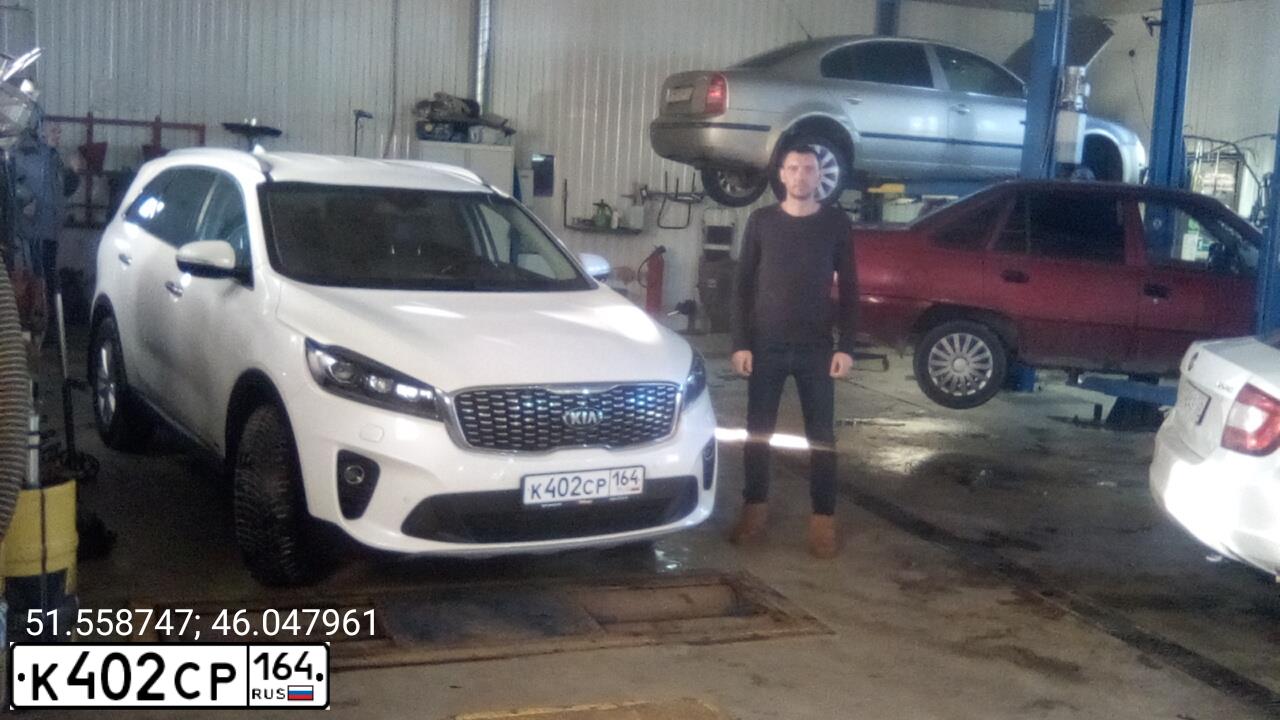 Фото автомобиля KIA SORENTO, 2018 — госномер В600АТ164. Цвет: Белый
