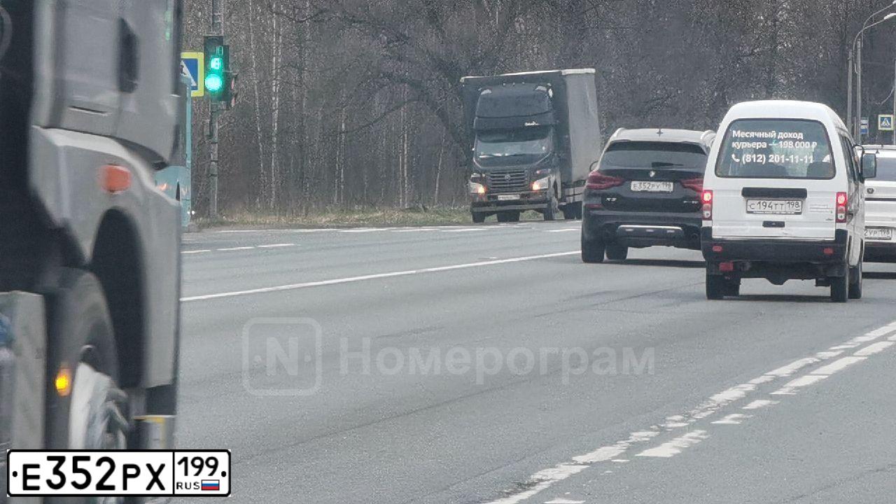 Фото автомобиля MITSUBISHI PAJERO SPORT, 2008 — госномер Е352РХ199. Цвет: СЕРЫЙ МЕТАЛЛИК