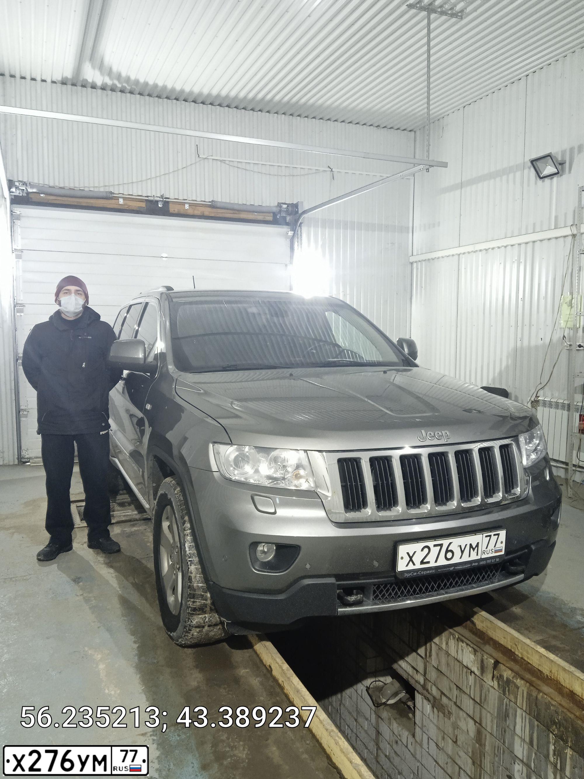 Фото автомобиля JEEP GRAND CHEROKEE, 2012 — госномер Х276УМ77. Цвет: СЕРЫЙ