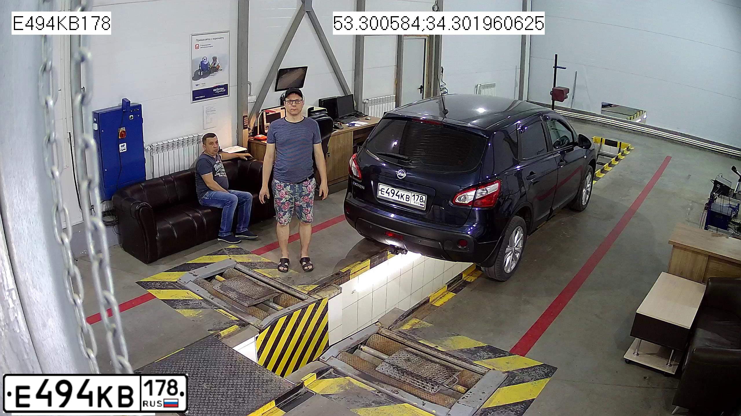 Фото автомобиля NISSAN QASHQAI, 2011 — госномер О552СН32. Цвет: Темно-синий