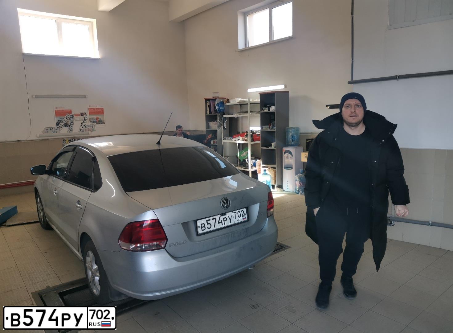 Фото автомобиля VOLKSWAGEN POLO, 2011 — госномер Т628АР102. Цвет: Серебристый