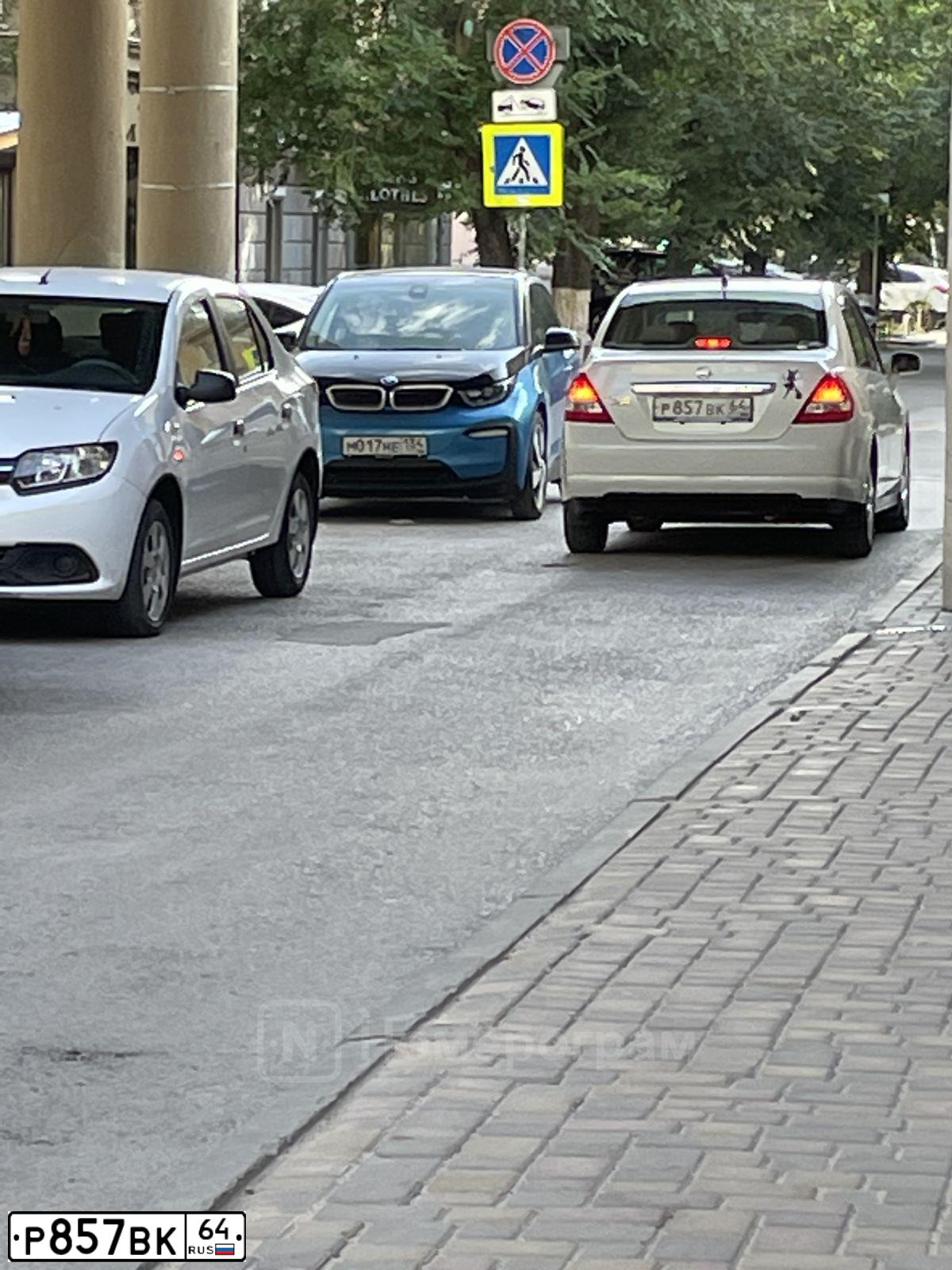 Фото автомобиля GAZ 2705 EL, 2004 — госномер Т247НС64. Цвет: Белый