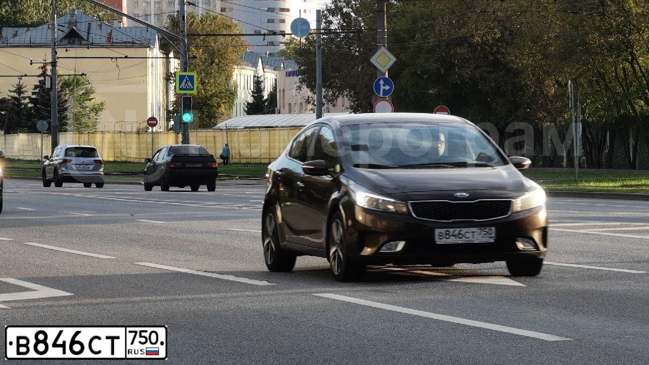 Фото автомобиля KIA CERATO, 2018 — госномер В846СТ750. Цвет: Коричневый